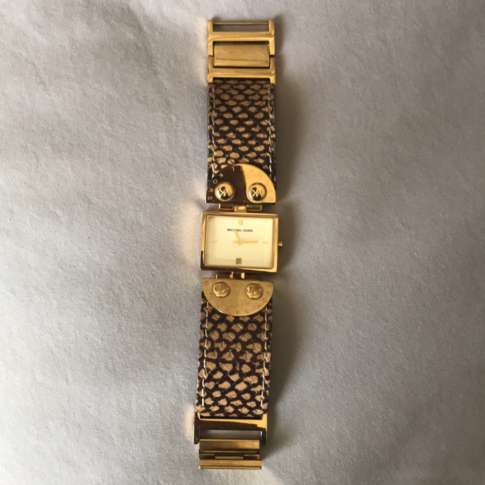 Watch - Picture 2 of 3